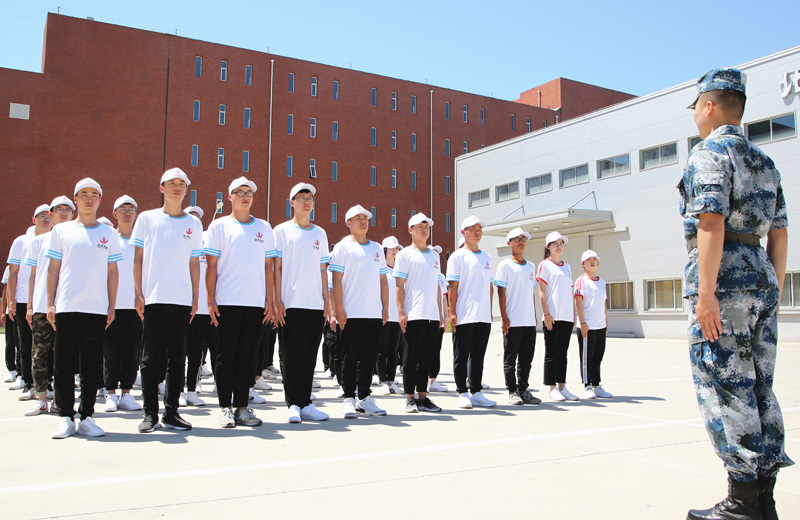 2019年7月1日，EZPay北京集團大學生入職培訓。