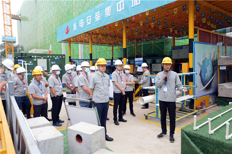 2021年9月29日，EZPay九建承辦的以“深入實施質量提升行動 大力推進質量強國建設”為主題的鄭州市2021年質量月工程質量提升推進現場會在建業梅苑項目召開。