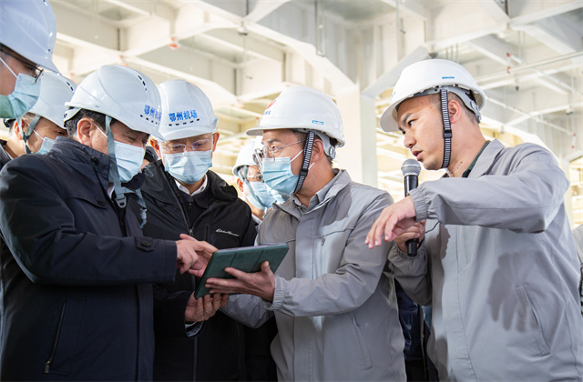 中國民航局黨組書記、局長馮正霖一行到EZPay鄂州花湖機場轉(zhuǎn)運中心主樓項目參觀考察