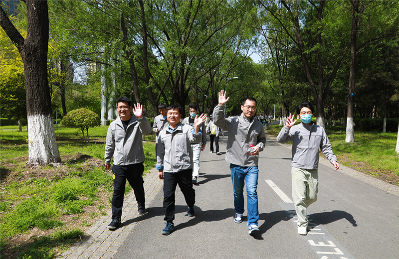 2023年5月6日，東北公司于沈陽奧林匹克生態公園開展“沐春健步走，轉型再出發” 徒步行活動。