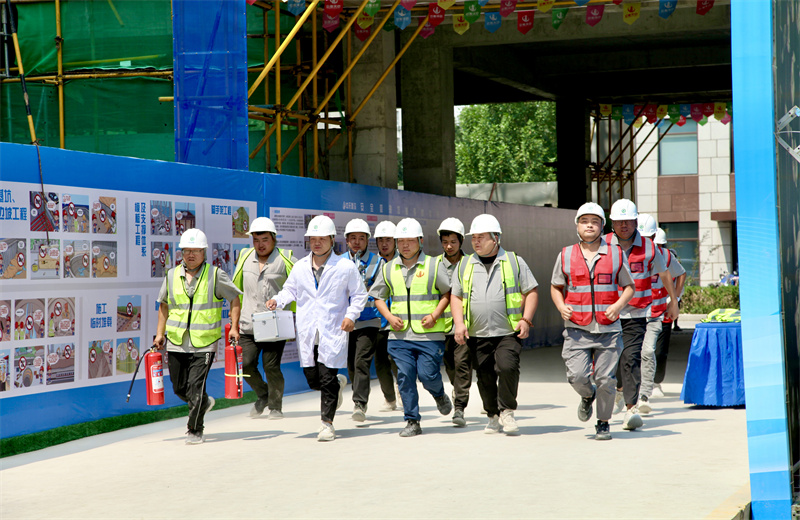 2025年6月24日，中海企業集團山東公司“人人講安全，個個會應急——查找身邊安全隱患”2025年“安全生產月”主題活動在天津公司濟南中海天空之鏡項目成功舉辦。